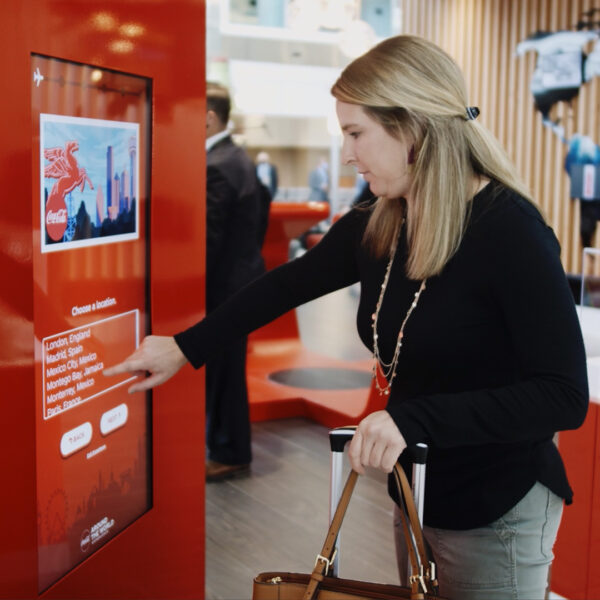 Coca Cola Digital Postcard Airport Activation By MoZeus coca-cola-digital-postcard-airport-activation-by-mozeus